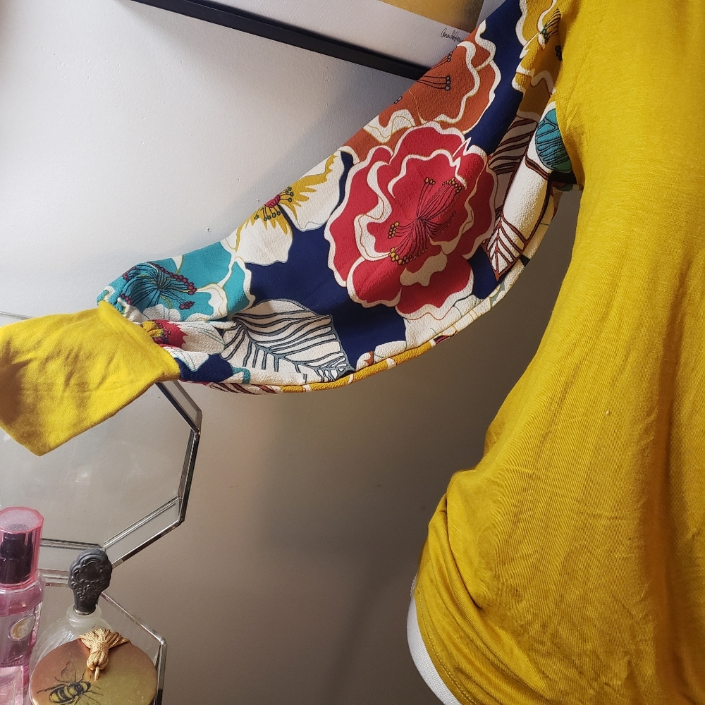 Mai Soli top small beutiful mustard and floral - Picture 5 of 8
